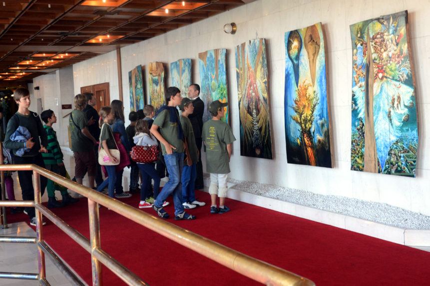 Brunovského maľby v parlamente.