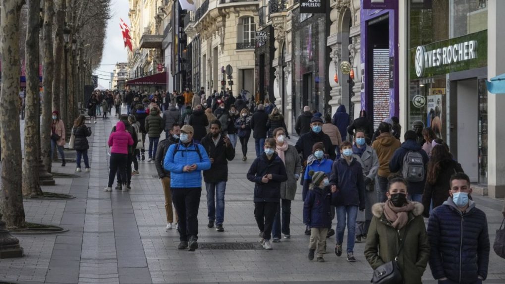 Negatívny rekord. Francúzsko prekonalo hranicu 300 000 v počte infikovaných za deň