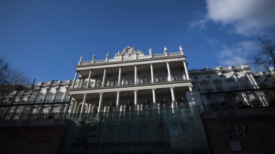 Palác Coburg vo Viedni, kde za zatvorenými dverami pokračujú nukleárne rozhovory s Iránom.