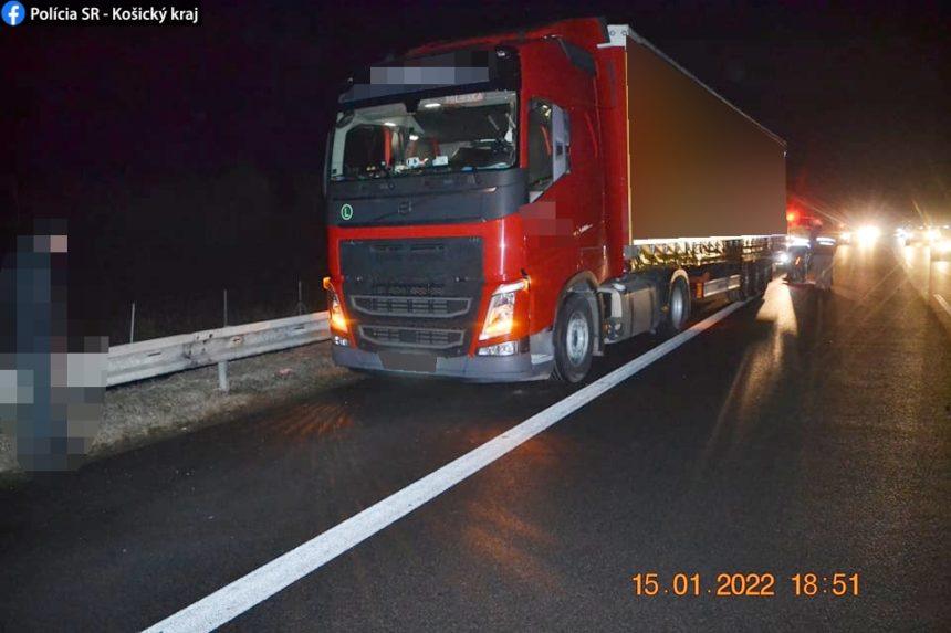 Nákladné auto v Košiciach prešlo chodca, ten na mieste zomrel