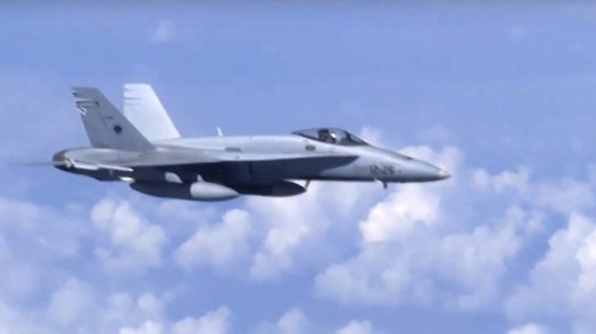 pohotovostný stíhací stroj NATO F-18 španielskych vzdušných síl