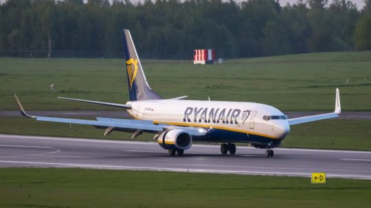 Lietadlo nízkonákladovej spoločnosti Ryanair s registračným číslom SP-RSM, ktoré cestovalo z Atén do Vilniusu a po bombovej hrozbe bolo odklonené do Minska.