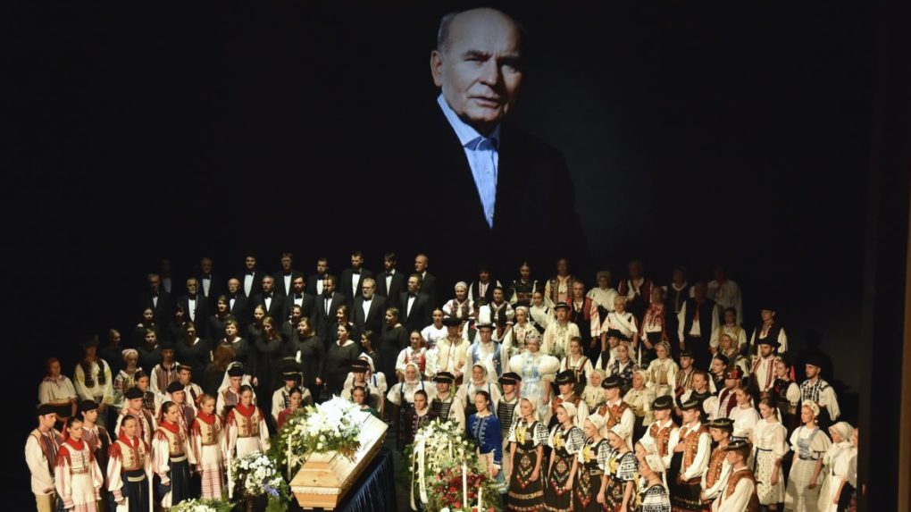 Na snímke posledná rozlúčka so Štefanom Nosáľom.