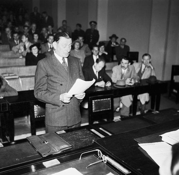 Herec Vlasta Burian pred súdom v Prahe