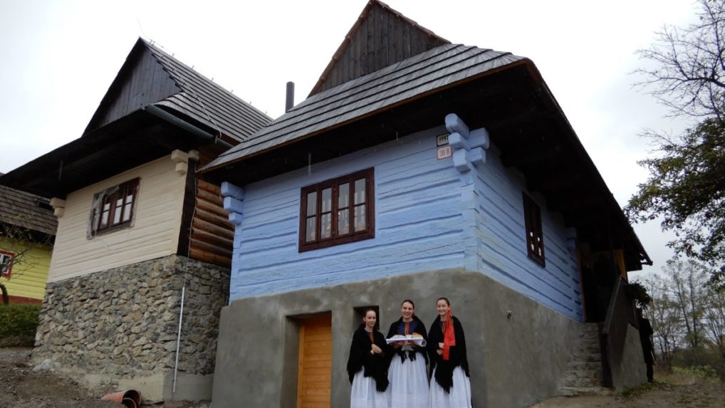 Dom UNESCO uprostred pamiatkovej rezervácie ľudovej architektúry Vlkolínec.