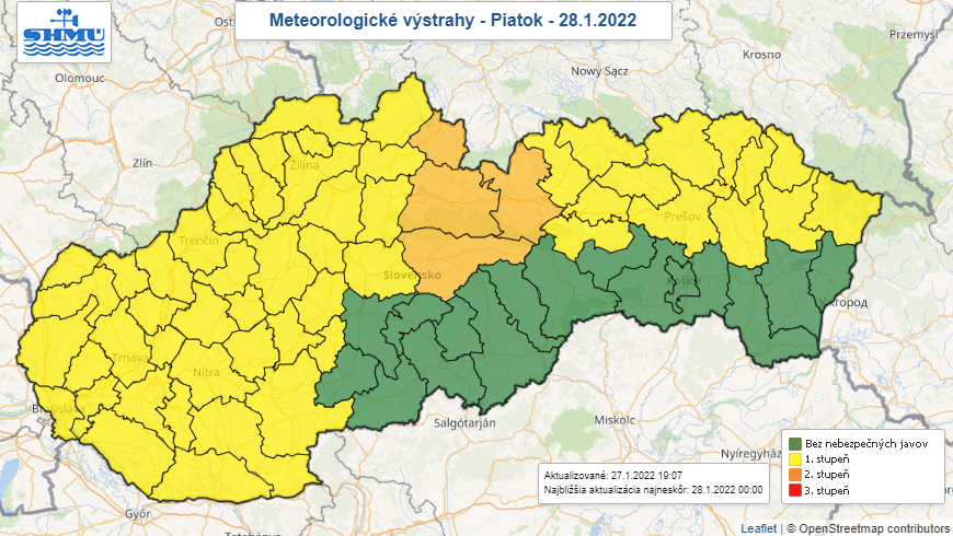 SHMÚ vydal výstrahy pred snežením a silným vetrom