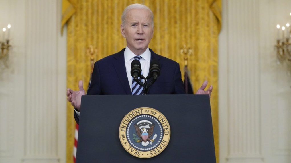 Rusi môžu na Ukrajine použiť chemické zbrane, varuje Biden