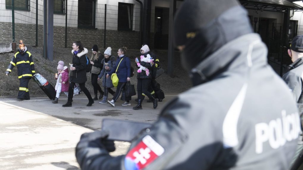 Polícia upozorňuje na dezinformácie spojené s prechodom utečencov cez  hranice