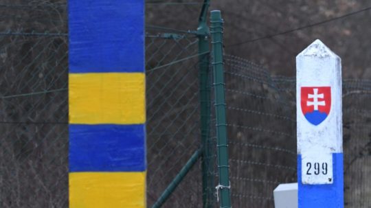 Záber na hraničné kamene na slovensko-ukrajinskej hranici Vyšné Nemecké