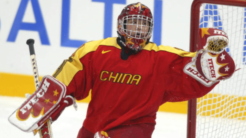 ínska hokejová brankárka Hong Guo počas ZOH 2002 v Salt Lake City.