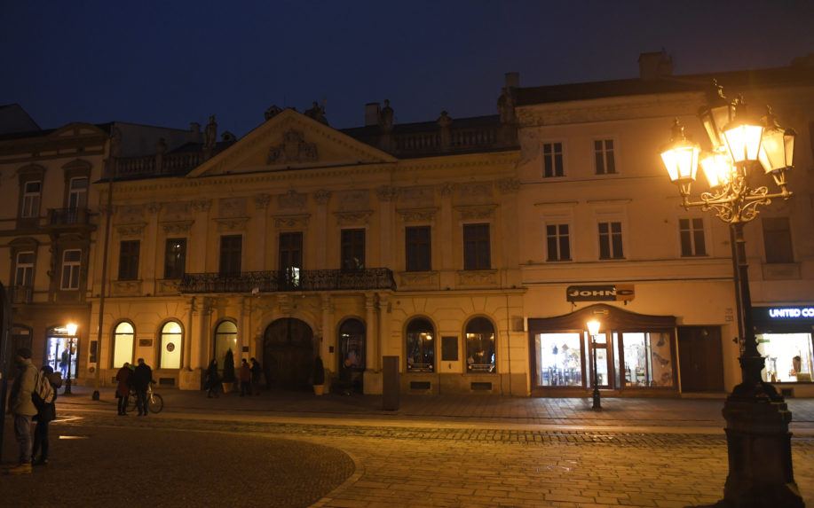 Mnohé kultúrne pamiatky na Slovensku sa na protest proti novému zákonu ponorili do tmy