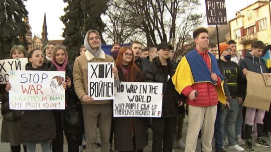 Na snímke protestujúci študenti.