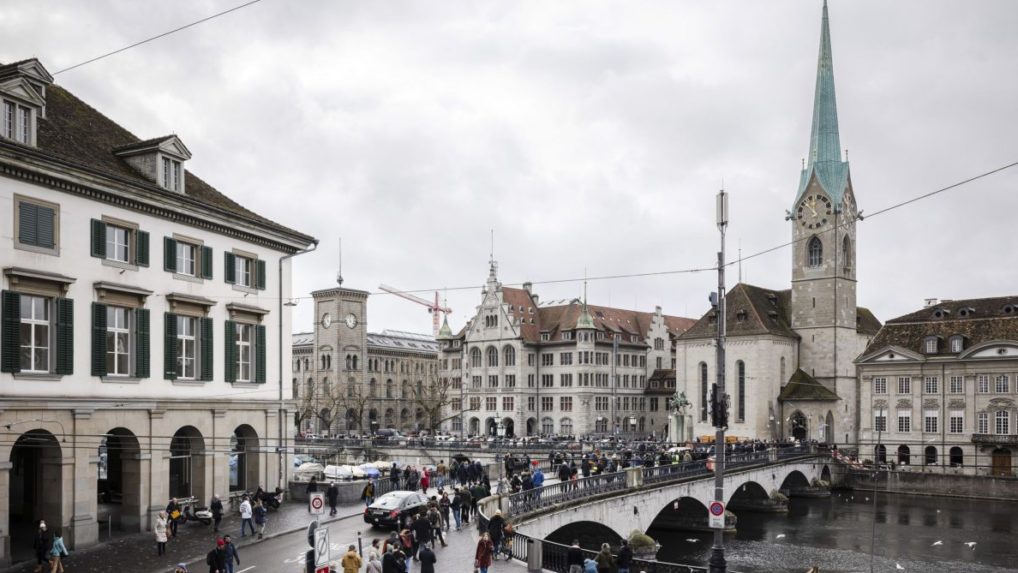 Ku krajinám, ktoré rušia takmer všetky pandemické opatrenia sa pripojí aj Švajčiarsko