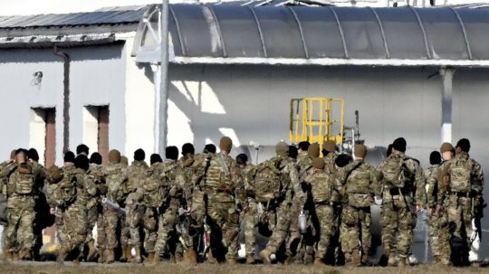 Skupina vojakov americkej 82. výsadkovej divízie (82nd Airborne Division) pristála na poľskom letisku Rzeszów-Jasionka.