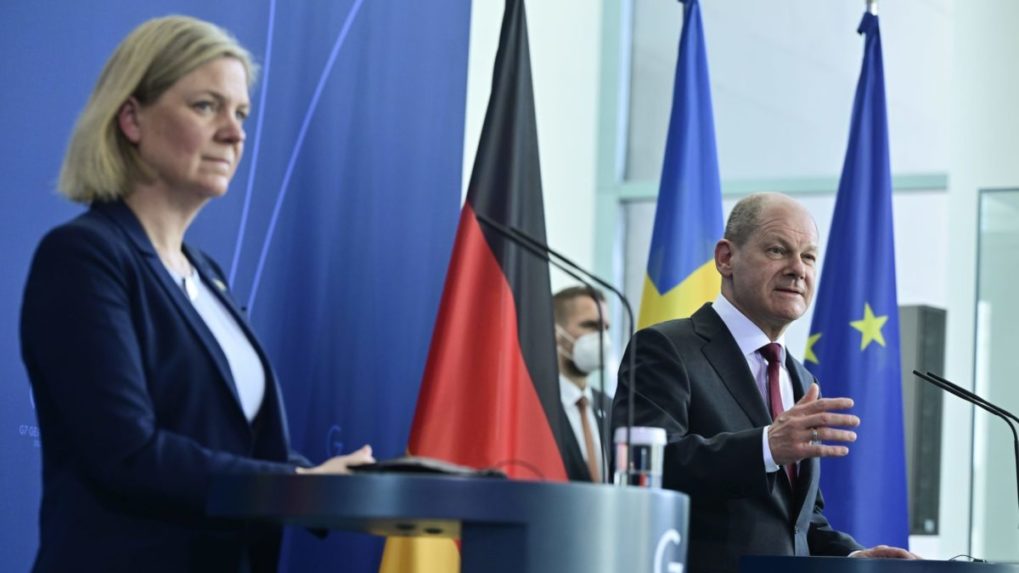 &Scaron;v&eacute;dska premi&eacute;rka Magdalena Anderssonov&aacute; (vľavo) a nemeck&yacute; kancel&aacute;r Olaf Scholz.