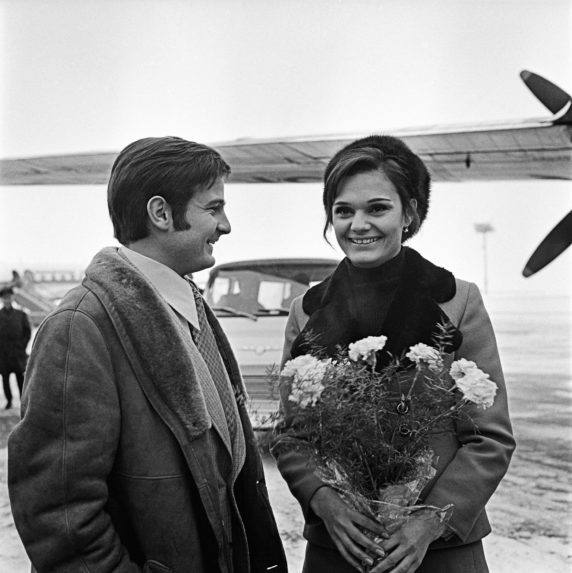 Na sn&iacute;mke krasokorčuliarka Hana Ma&scaron;kov&aacute; a jej osudov&aacute; l&aacute;ska hudobn&yacute; skladateľ Jiř&iacute; &Scaron;taidl.