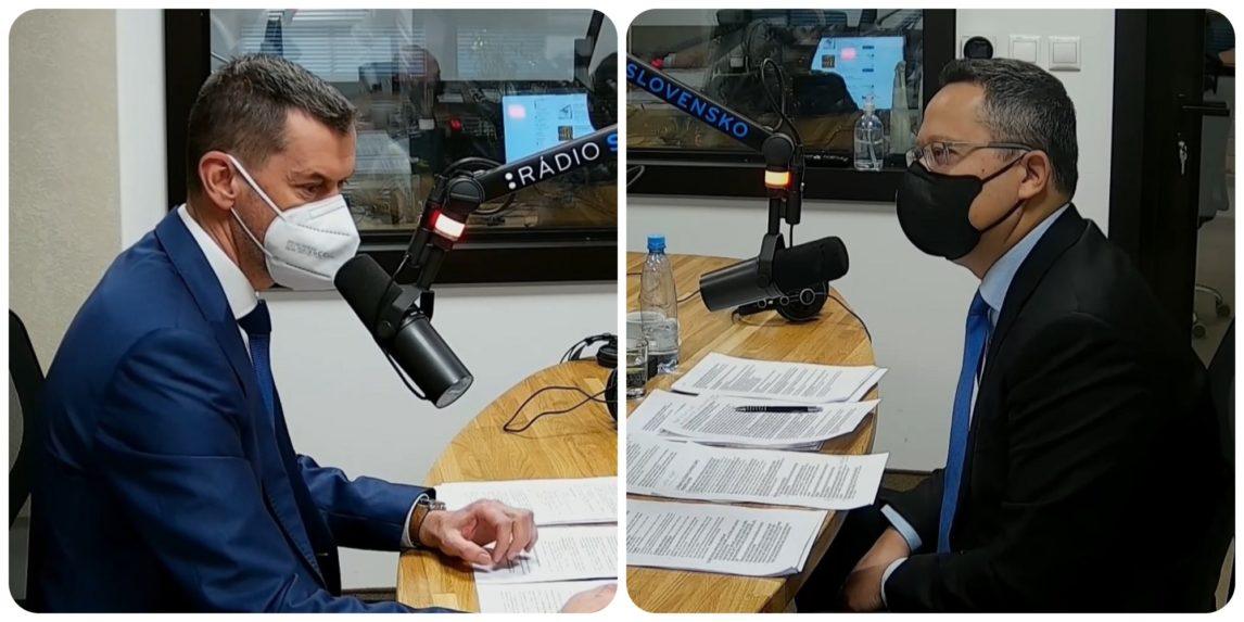 Poslanci Igor Kašper (Sme rodina) a Ladislav Kamenický (Smer-SD) v diskusnej relácii RTVS Sobotné dialógy.