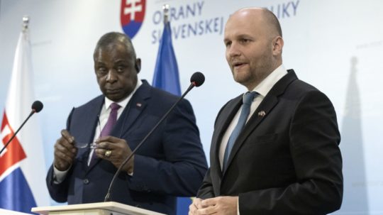 Jaroslav Naď a Lloyd Austin.