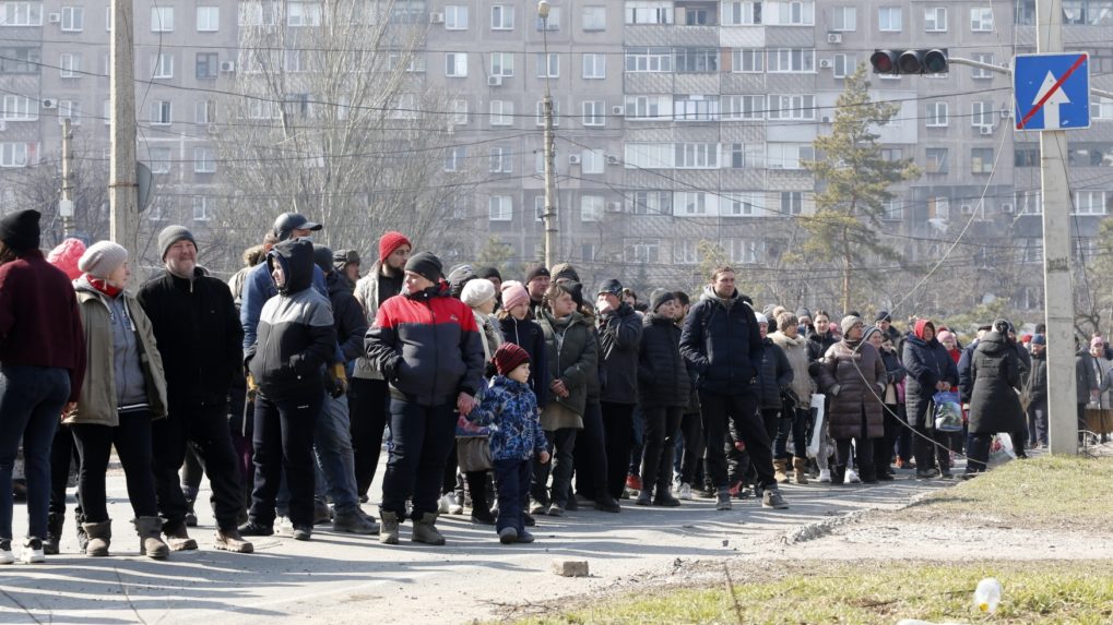 Ruské sily odvádzajú civilistov z Mariupola, tvrdí mestská rada