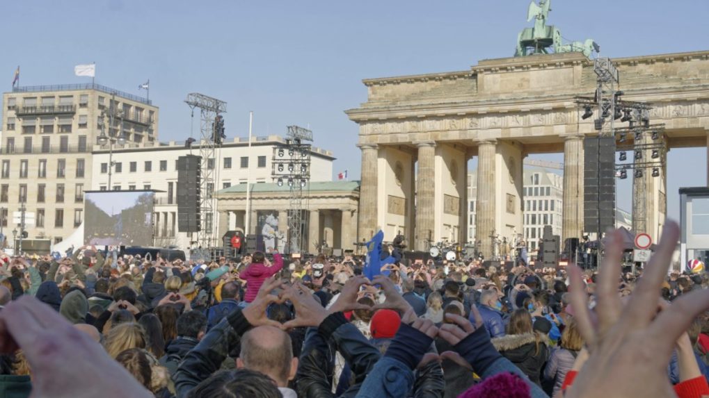 V nemeckých mestách sa zišli tisíce ľudí, aby vyjadrili nesúhlas s vojnou na Ukrajine.