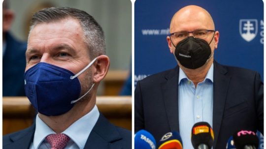 Na snímke vľavo predseda Hlasu-SD Peter Pellegrini a vpravo minister hospodárstva Richard Sulík (SaS).