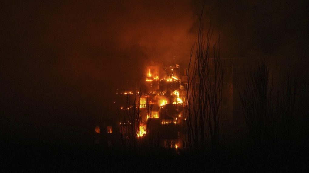 Výbuchy sa ozývali aj na západe Ukrajiny, Rusi ostreľovali základne