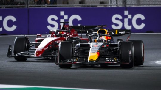 Verstappen a Leclerc