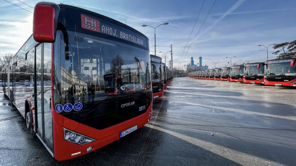 Vláda znížila vekovú hranicu pre získanie vodičákov skupín C a D