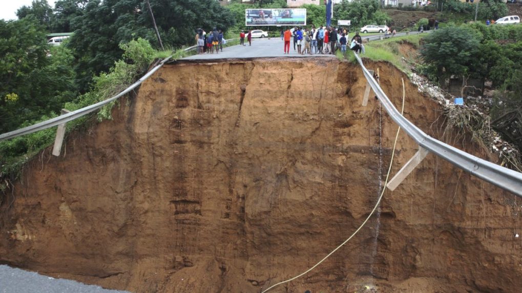 Pri záplavách v JAR zomrelo už vyše 300 ľudí