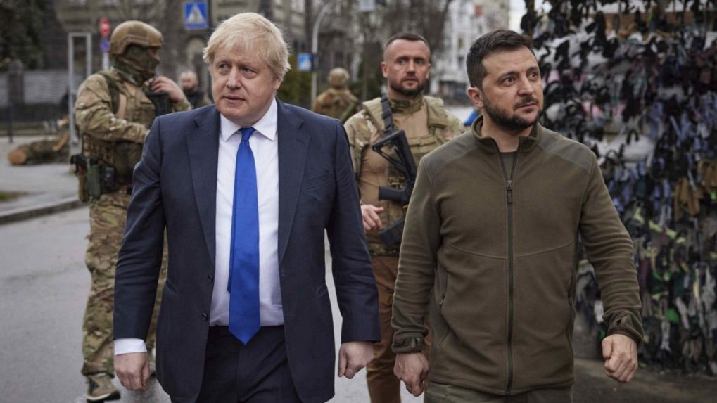 Zelenskyj vyjadril spokojnosť, že Johnson uspel v hlasovaní o dôvere