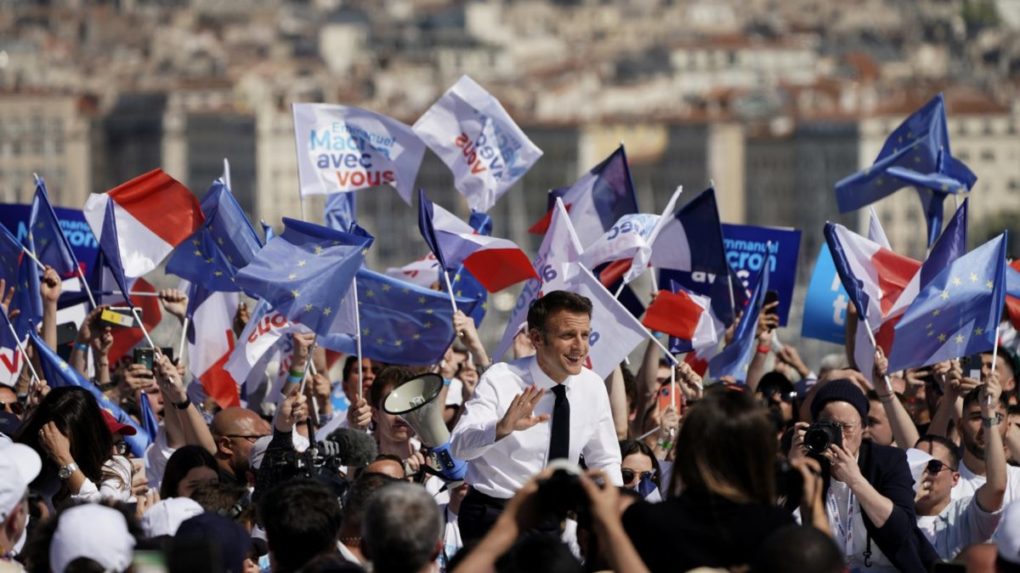 Macron sa snaží získať hlasy voličov ľavice, vsadil na ekologické témy