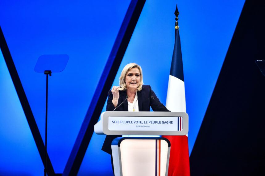 Marine Le Penová na predvolebnom mítingu.