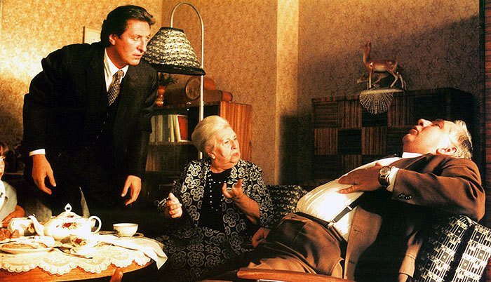 Pelíšky (1999) - Stella Zázvorková, Bolek Polívka (vľavo) a Miroslav Donutil.