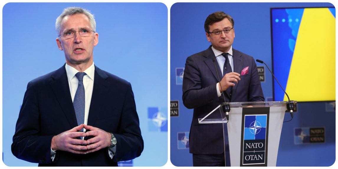 Generálny tajomník NATO Jens Stoltenberg (vľavo) a ukrajinský šéf diplomacie Dmytro Kuleba.