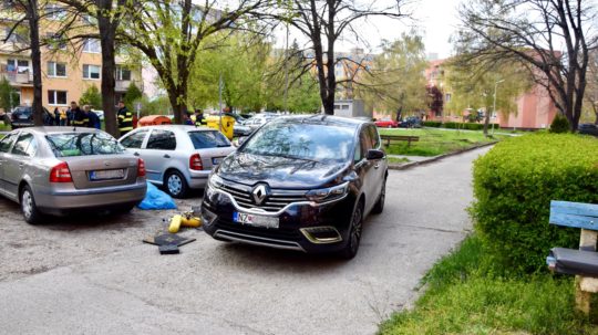 Auto, ktoré prešlo chodca v Štúrove.