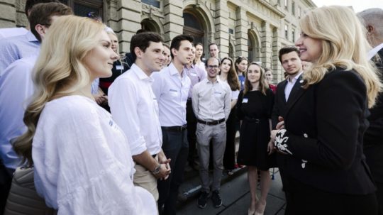 lovenská prezidentka Zuzana Čaputová sa rozpráva so slovenskými študentmi vo Švajčiarskom federálnom technologickom inštitúte (ETH) v Zürichu.