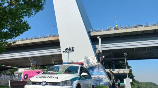 polícia pri Moste SNP