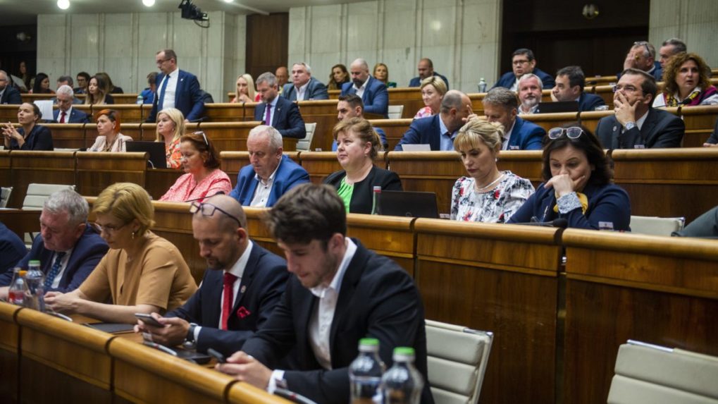 Parlament bude o vetovanom protiinflačnom balíku rokovať až na budúci týždeň