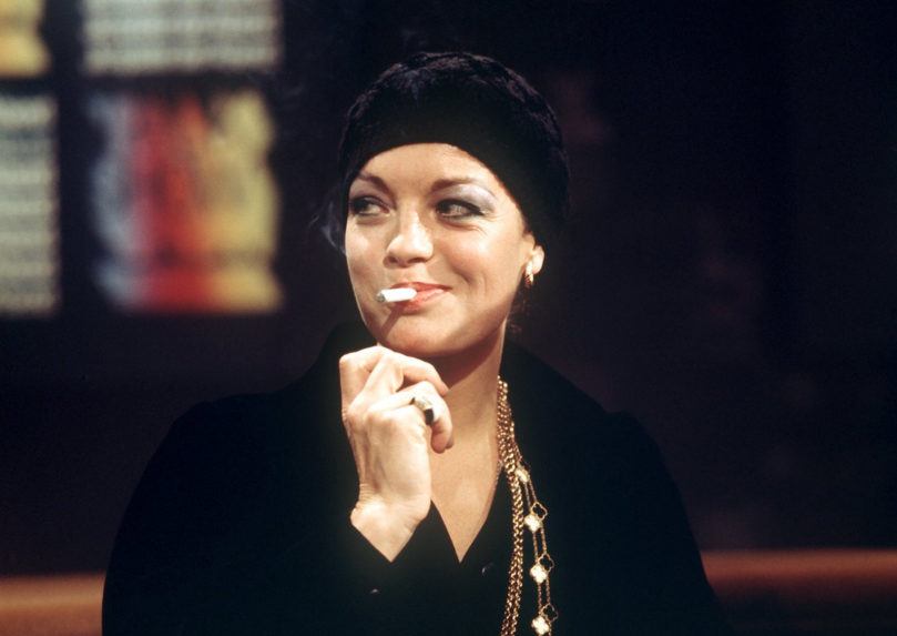 Na archívnej snímke z 30. októbra 1974 rakúska herečka Romy Schneiderová počas talkshow "Je später der Abend" v Kolíne nad Rýnom. Romy Schneiderová zomrela 29. mája 1982.