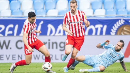 Situácia v zápase Slovan Bratislava - ŠKF Sereď.