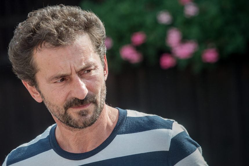 Ondřej Vetchý vo filme Ženy v behu.