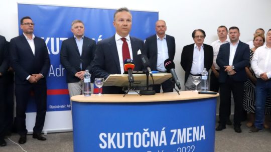 Fotografia z tlačovej konferencie kandidáta na predsedu Banskobystrického samosprávneho kraja Adriana Polónyho