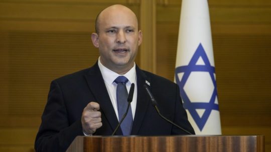 Na snímke dosluhujúci izraelský premiér Naftali Bennett.