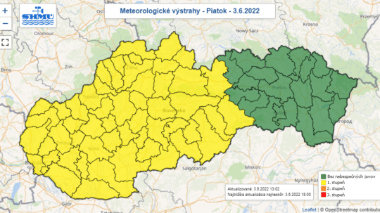 Výstraha SHMÚ pre kraje západného a stredného Slovenska pred búrkami.