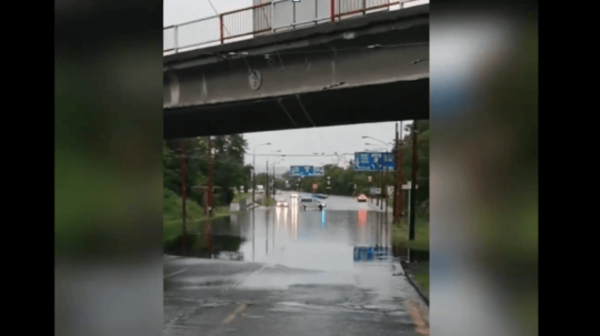 Nočná búrka v Bratislave zaplavila podjazd na Gagarinovej ulici