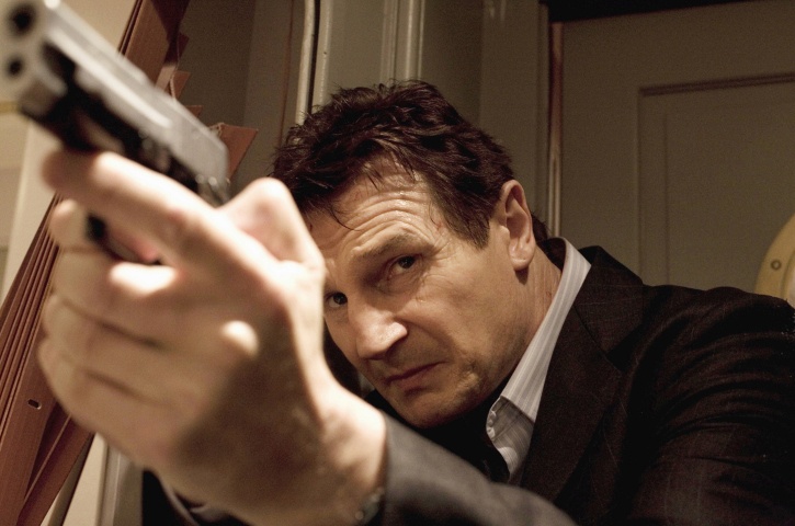 Liam Neeson vo filme 96 hod&iacute;n (2008).