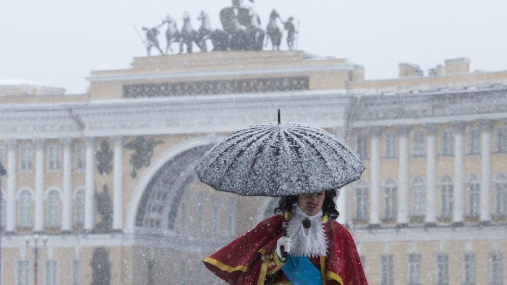 kost&yacute;m Peter Veľk&yacute;