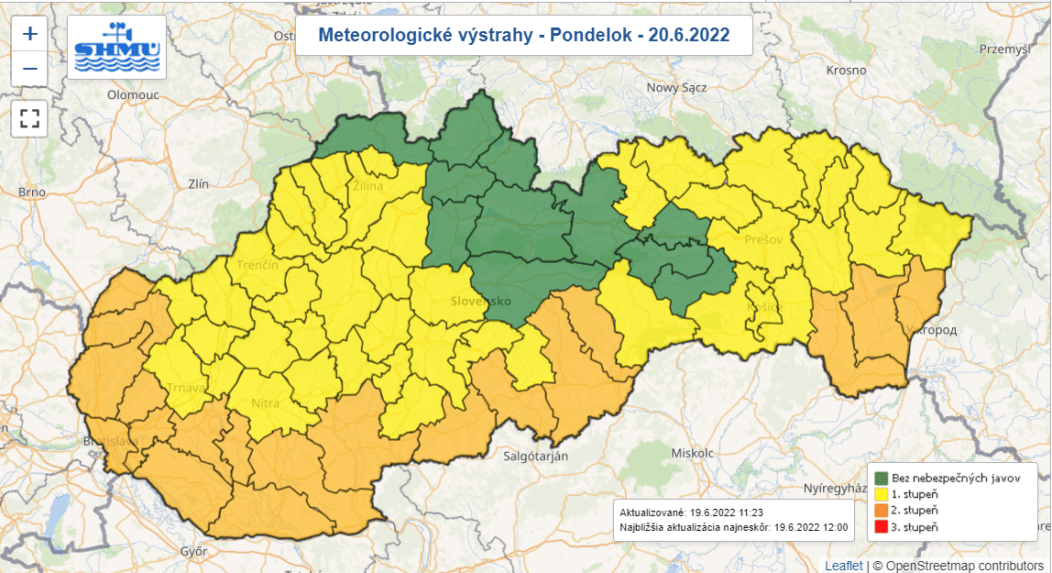 Na snímke mapa okresov s výstrahami pred vysokými teplotami. 