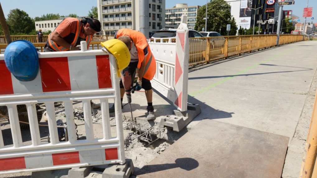 Strabag vraj nemohol súťažiť o štátne zákazky. Môžu na to doplatiť samosprávy