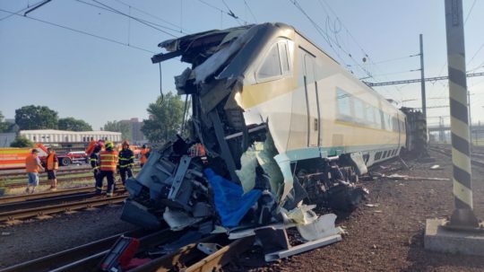 Pendolino po zrážke s posunovacou lokomotívou v českom Bohumíne.